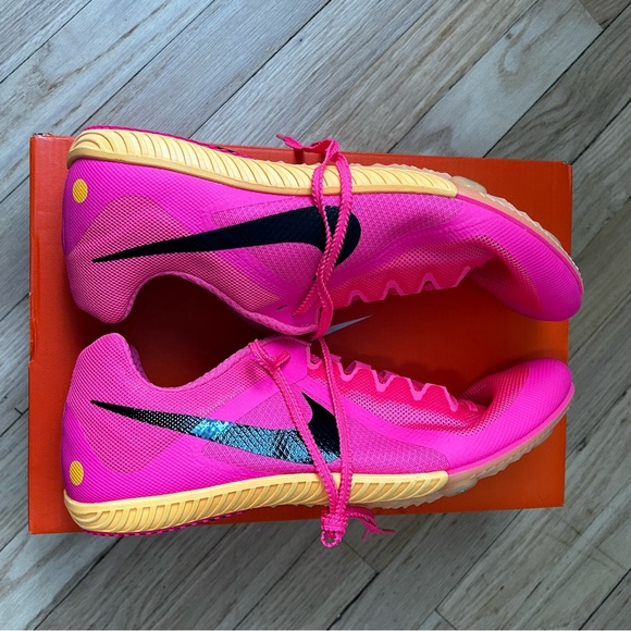 Athletic_Shoes